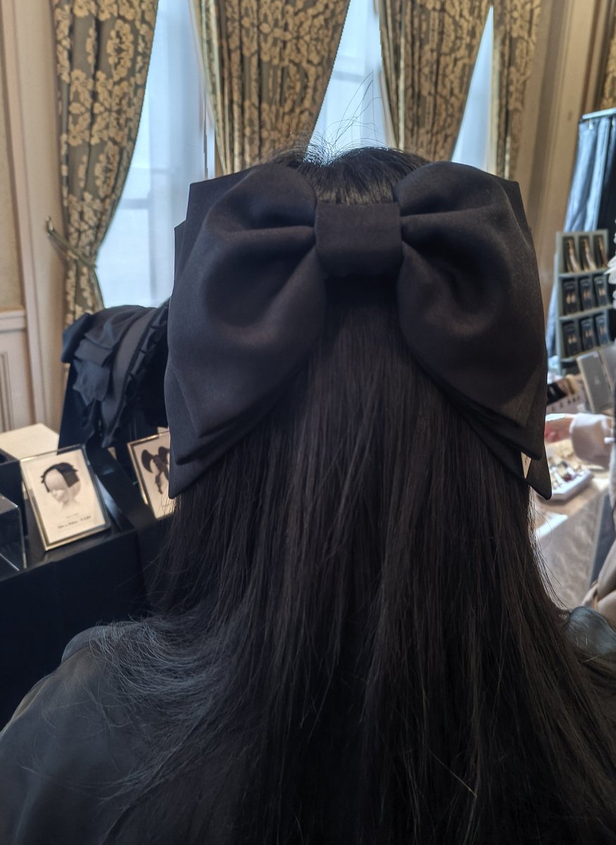 昨日お迎えしたリボン
後ろから見た形があまりにも可愛すぎて…
苦しい…