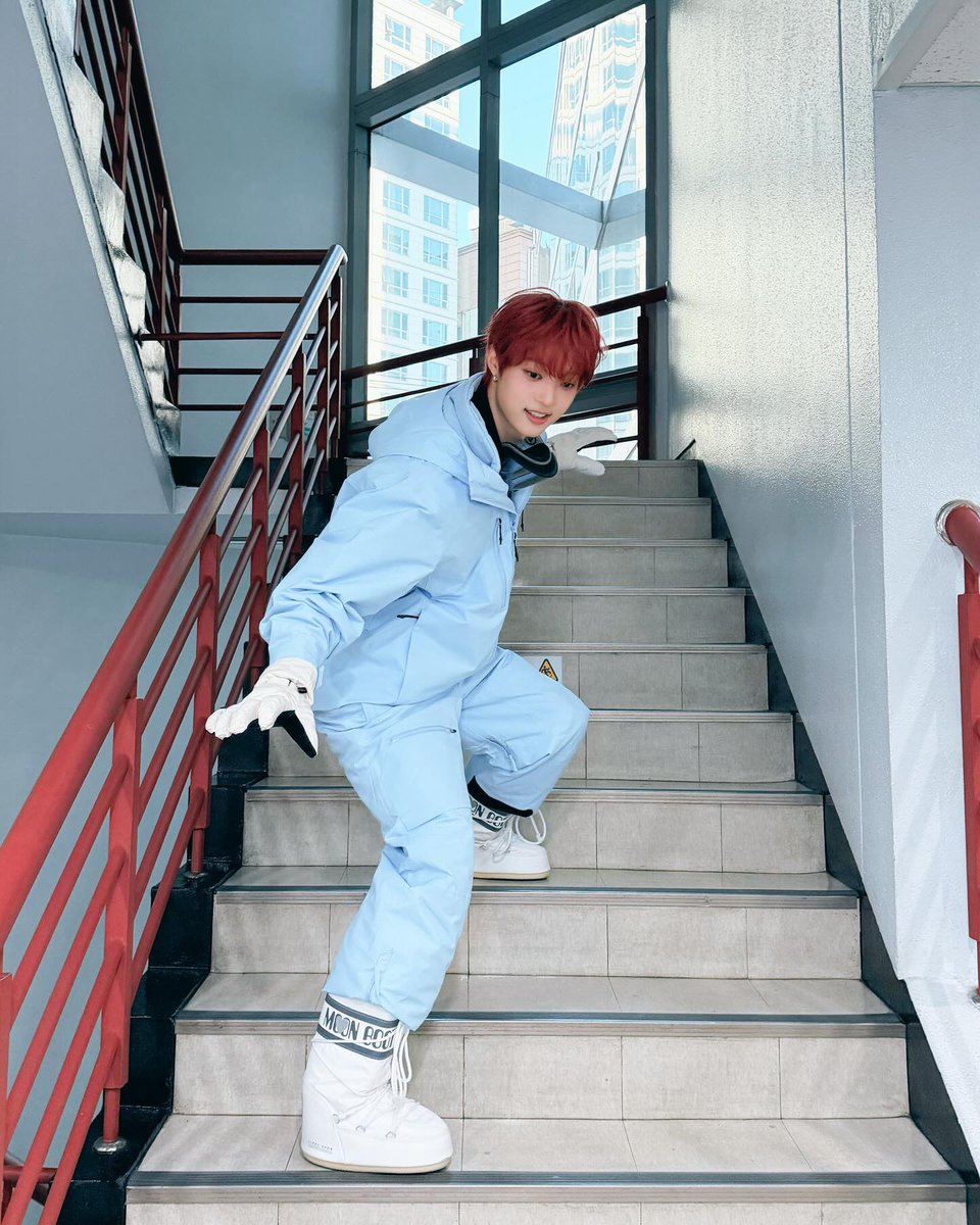 183oH7l's tweet photo. 매주컨셉에맞게너무잘찍어서ㅅㅂ
인기가요계단이 거의 무대인수준...........
물만난물고기수준 https://t.co/2L7mdj8cLC