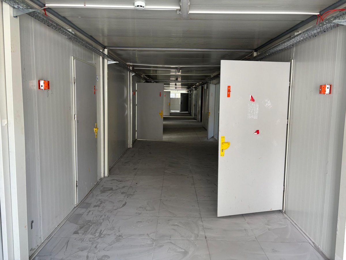 Kaymakamımız Muhammet Önder, İlçe Milli Eğitim Müdürü Ali Haytaz ile birlikte Ulubatlı Hasan Anadolu Lisesi bahçesinde yapımı devam eden Halk Eğitim Merkezi Ek Hizmet Binasını ziyaret ederek yetkililerden bilgiler aldı.