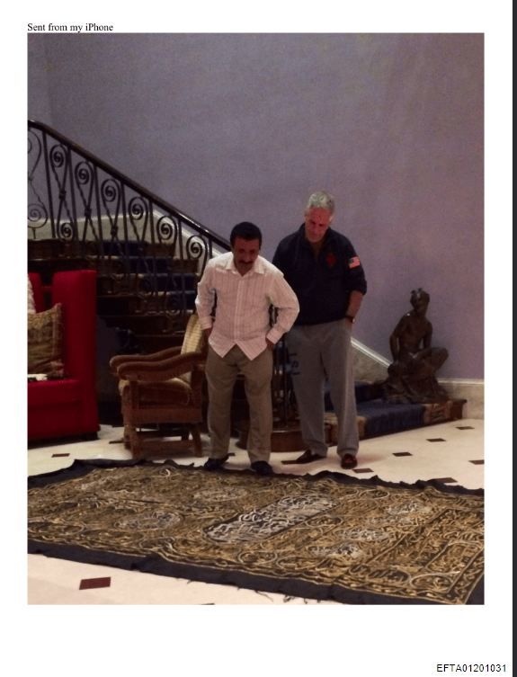 aykiri's tweet photo. Jeffrey Epstein’in, Kâbe örtüsüne ait bir parçayı evinde halı olarak kullandığı ortaya çıktı. https://t.co/DPdPksRQnM