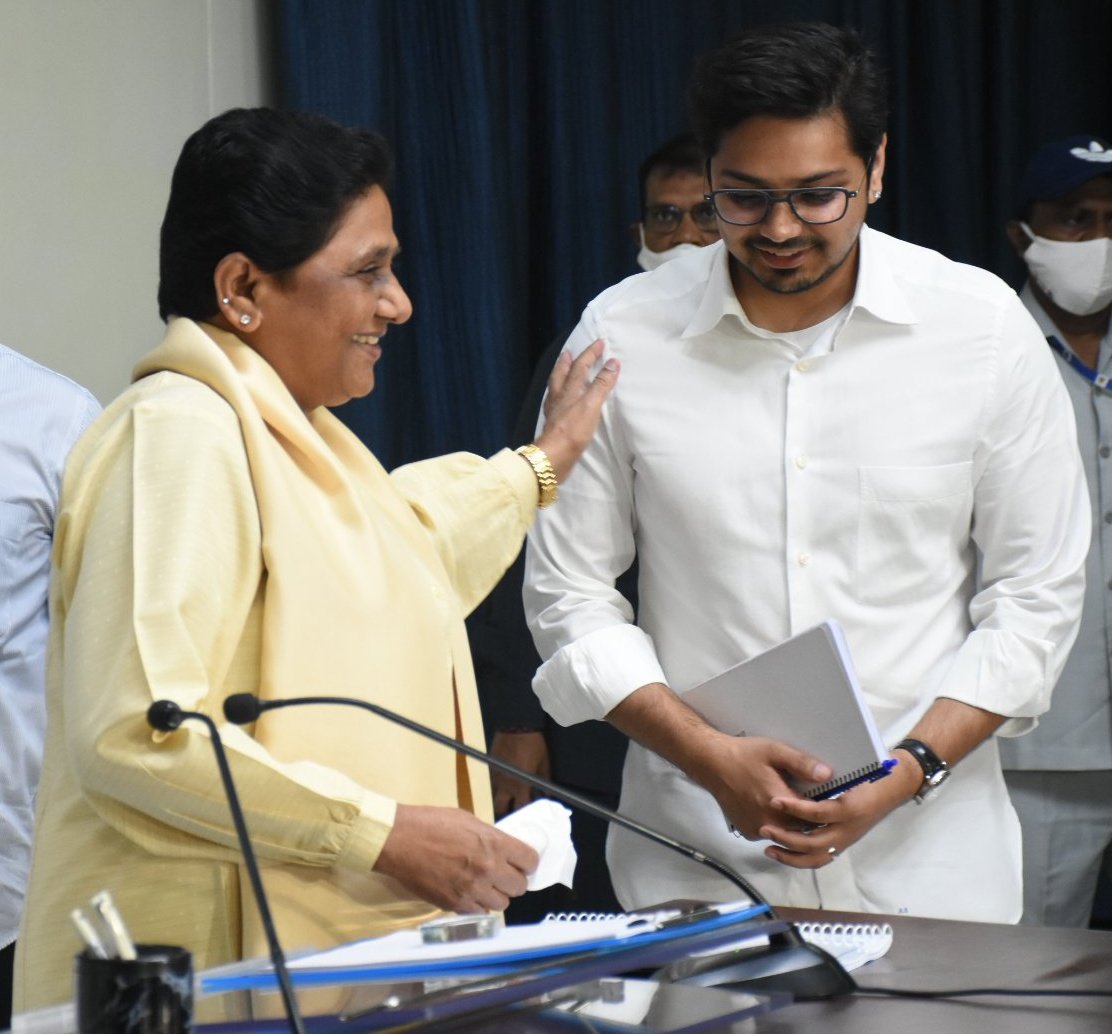 ➡️यूपी चुनाव 2027 की तैयारी में जुटी बसपा की प्रचार की कमान आकाश आनंद को सौंपी

➡️पूरे उत्तर प्रदेश में रैलियां करेंगे आकाश आनंद 

➡️सतीश चंद्र मिश्रा उमाशंकर सिंह विश्वनाथ पाल सहित अन्य दिग्गज नेता रहेंगे साथ 

➡️पूरे संगठन में 50% युवाओं को भागीदारी देने की फिर तैयारी #bsp