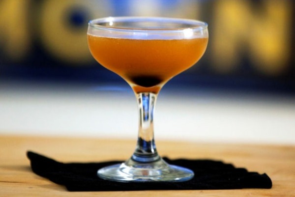 [Recept] East India Cocktail. Nieuw op Cocktail Nieuws. Zie hier: cocktailnieuws.blogspot.com/2026/02/recept…