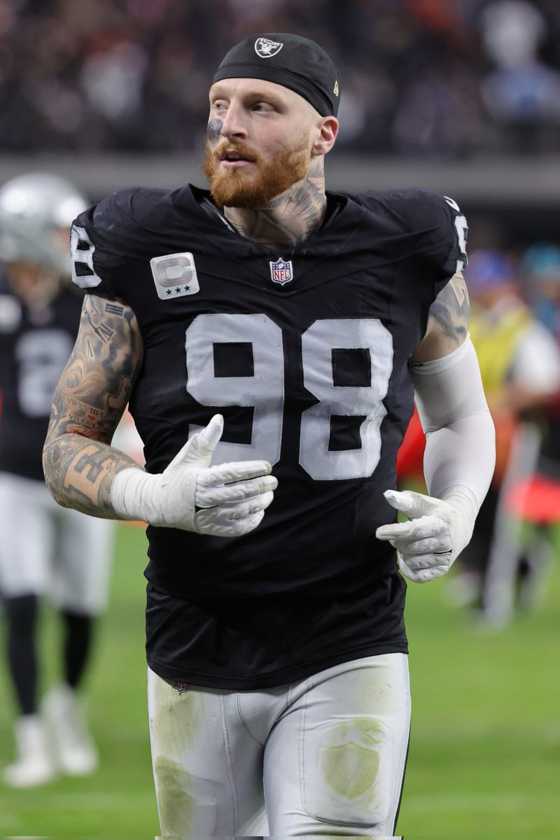 LVRaider1's tweet photo. Young buck Raider fans don't realize, Max Crosby is their generation's Howie Long. Generational talent like that doesn't come often, especially on Defense. Knock the shit off with this trade talk. Mad Max needs to be a Raider for life. A couple of picks will never replace his talent or his passion for the Silver and Black! 
RNFL 🏴‍☠️🩶♠️
@CrosbyMaxx
@Raiders @LVRaider1 @RaidersBeat