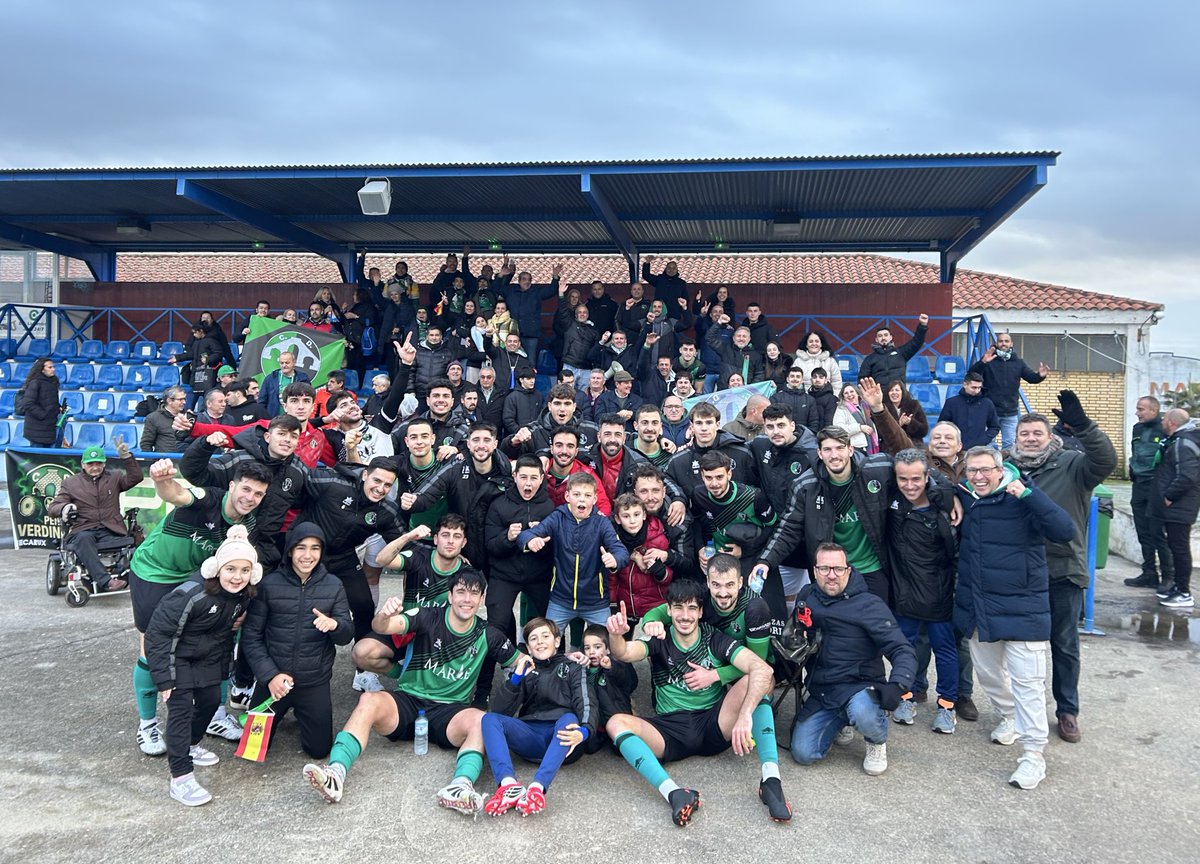 CdGevora's tweet photo. 🌤️ ¡Buenísimos días! 

✌🏻Ayer, la celebración de la victoria fue con nuestra afición, más de 80 valientes que se desplazaron a 185km de Gévora para animar a los nuestros. 

🙌🏻 ¡GRACIAS A LA MEJOR AFICIÓN DE EXTREMADURA! https://t.co/P5Yrga0mYe