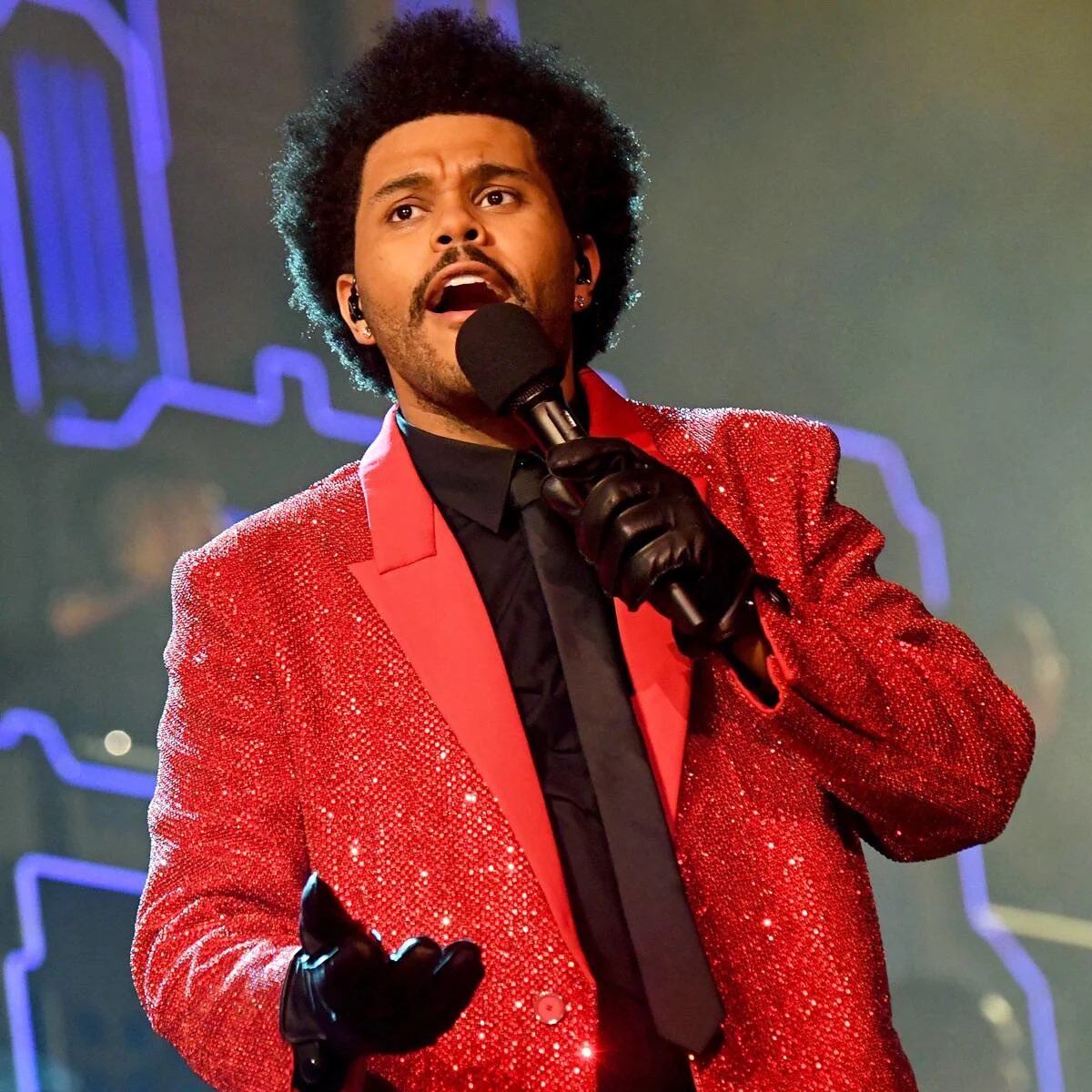 The Weeknd should get the chance to do a superbowl again without those COVID restrictions. I KNOW Abel would give an incredible performance, especially when it comes to incorporating different eras of his career into a 15 minute performance.
