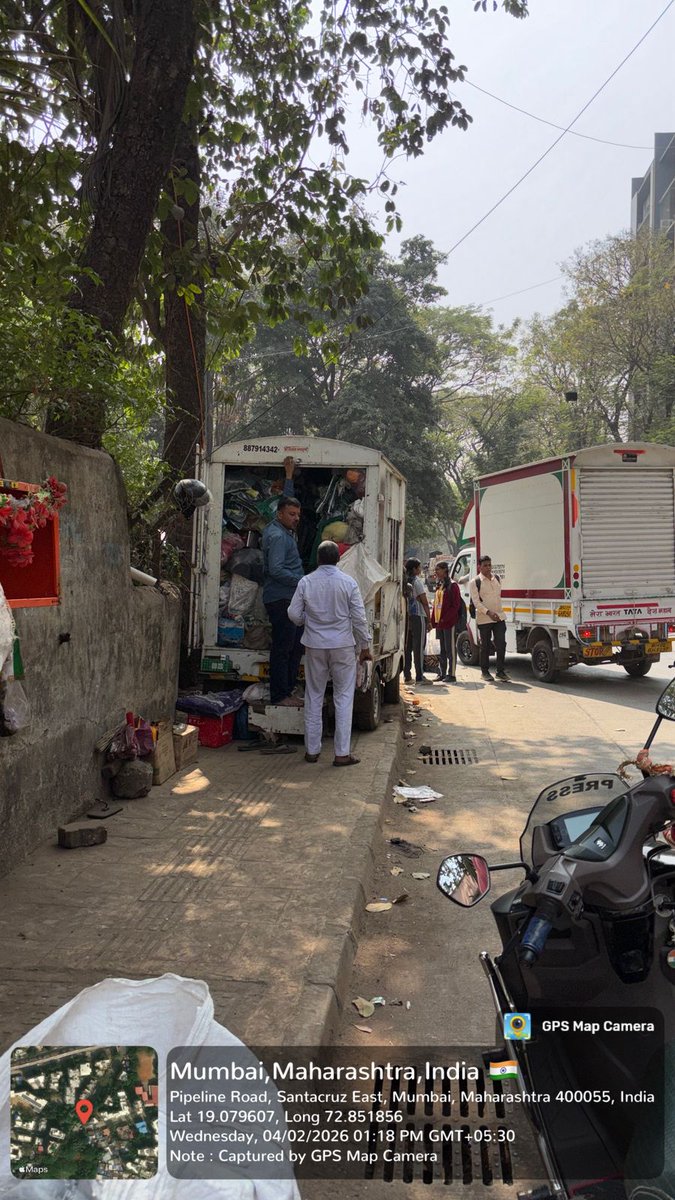 ajaysingh166982's tweet photo. स्थानिक RTO कार्यालयाकडे लेखी तक्रार व पुरावे देऊनही आजपर्यंत कोणतीही ठोस कारवाई झालेली नाही.
शाळेजवळील फुटपाथवरील बेकायदेशीर गॅरेजमुळे अपघाताचा धोका वाढला आहे.
मान. हेड RTO यांनी तात्काळ चौकशी करून कठोर कारवाई करावी.
@MumbaiRTO
@MTPHereToHelp
@mybmc 
@mybmcWardHE https://t.co/2r7RmI1Fzi