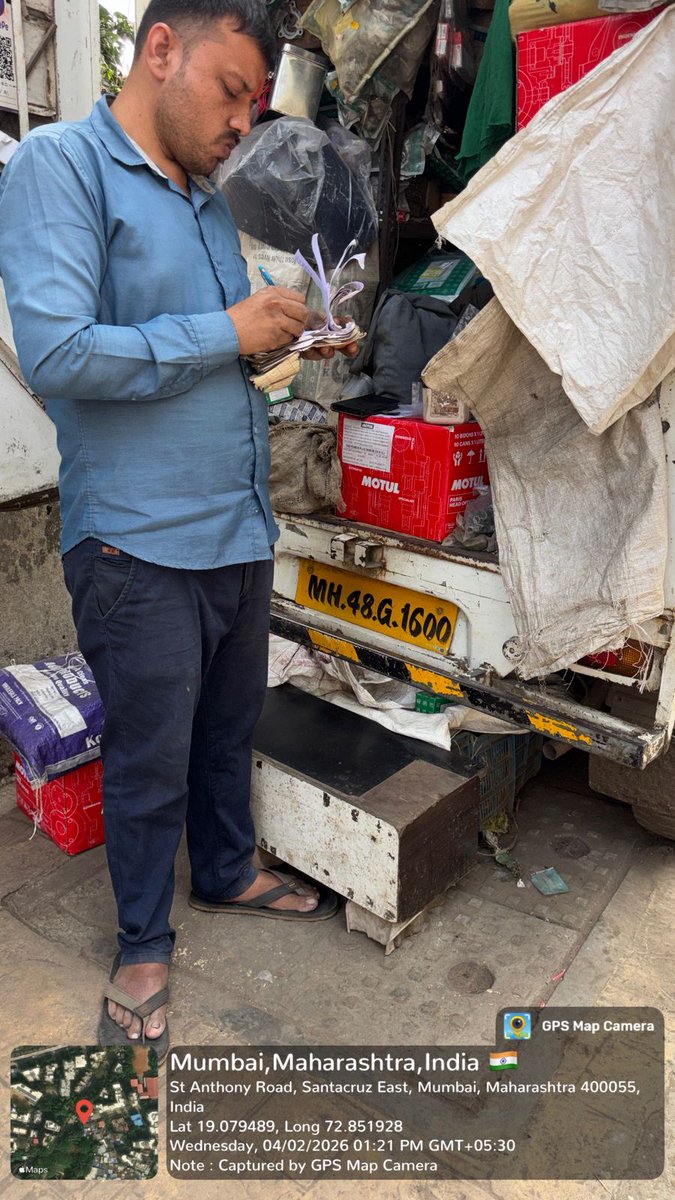 ajaysingh166982's tweet photo. स्थानिक RTO कार्यालयाकडे लेखी तक्रार व पुरावे देऊनही आजपर्यंत कोणतीही ठोस कारवाई झालेली नाही.
शाळेजवळील फुटपाथवरील बेकायदेशीर गॅरेजमुळे अपघाताचा धोका वाढला आहे.
मान. हेड RTO यांनी तात्काळ चौकशी करून कठोर कारवाई करावी.
@MumbaiRTO
@MTPHereToHelp
@mybmc 
@mybmcWardHE https://t.co/2r7RmI1Fzi