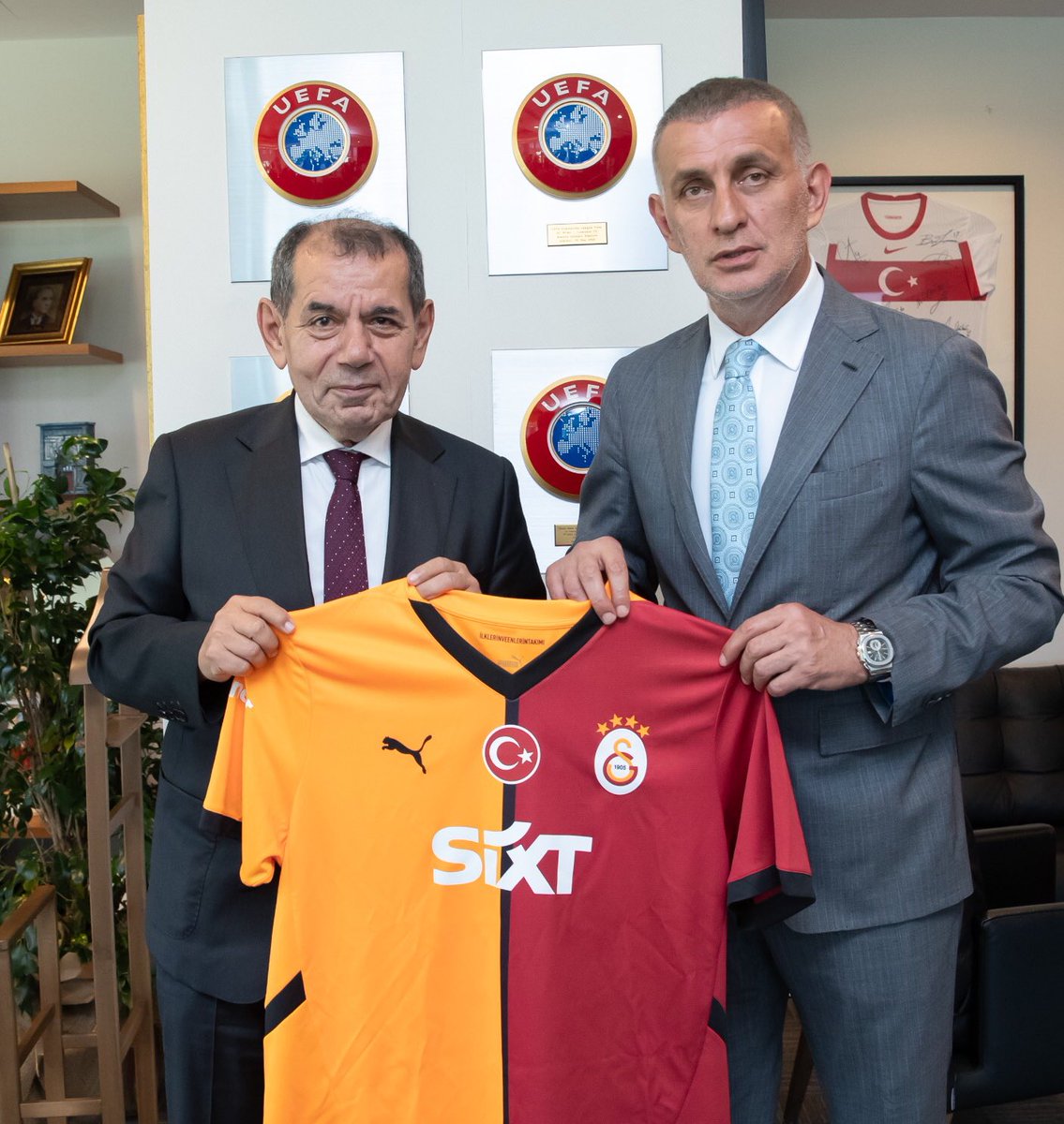 SaracogluSports's tweet image. 🚨Erman Toroğlu; 

"Dursun Özbek, federasyon başkanıyla gizli görüşmeler yapıyor. Bunun adı resmen şikedir devletimizi göreve davet ediyorum."