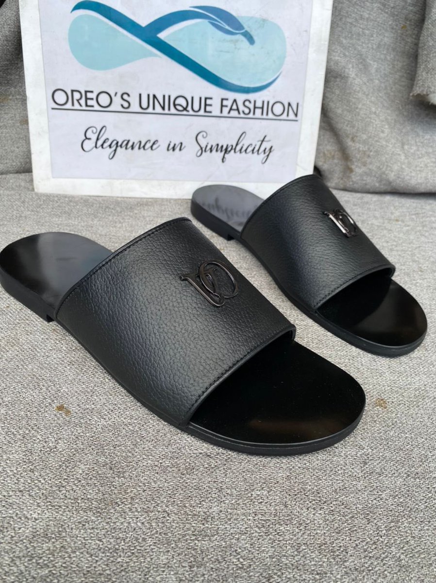 oreos_unique's tweet photo. A visual representation of what a pure leather slippers looks like😍 https://t.co/ZzYjjmhFvo