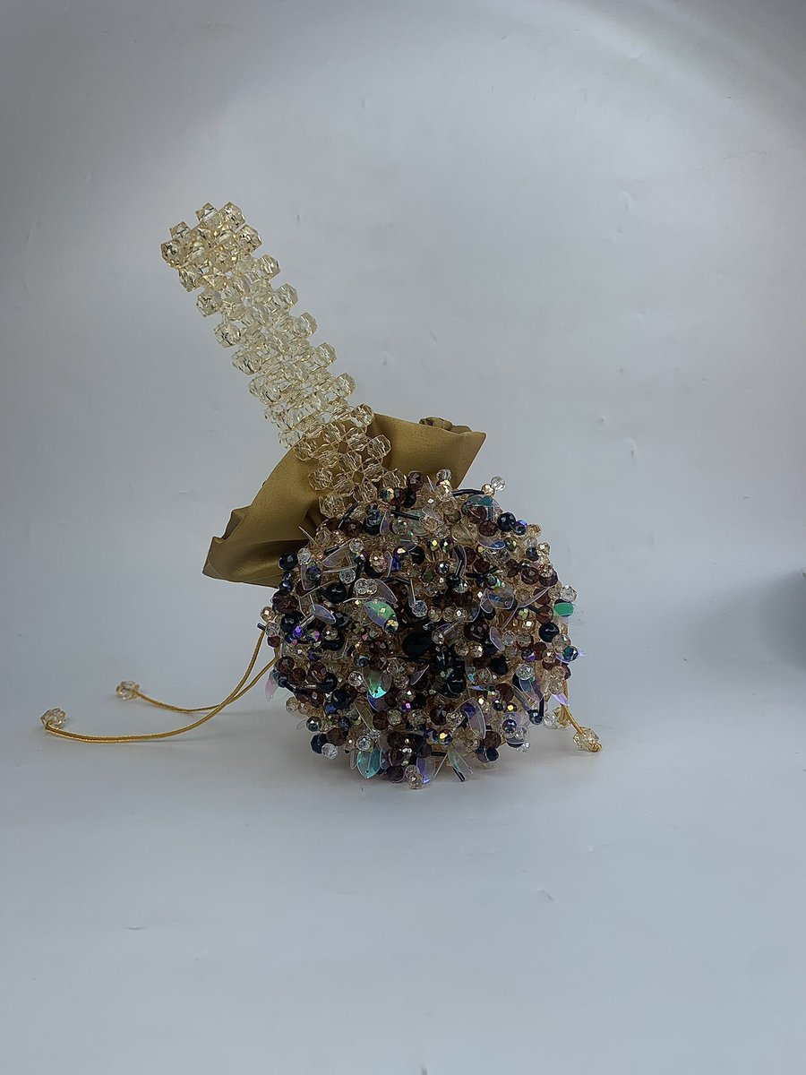 Biearikpo's tweet photo. New drop ✨
A fully hand-beaded mini bag, crafted with premium crystals.
Perfect for weddings, dinners, and red-carpet moments.

Price: 35,000
DM to order.
#giftideas #HandmadeWithLove #beadlovers #beadedbag https://t.co/eUHm4OBtpp