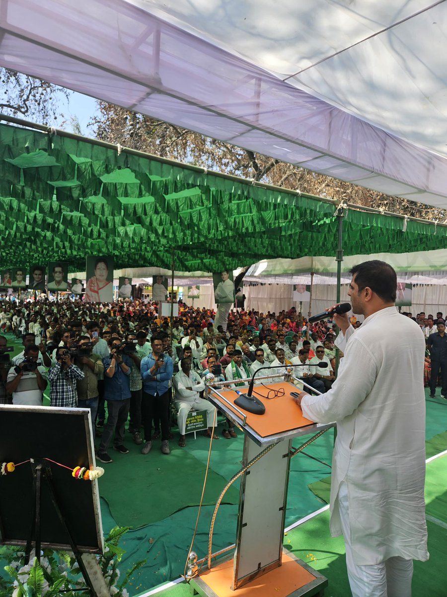 DeoKalikesh's tweet photo. No paddy lifting. No women’s safety. No governance.
Farmers punished with ₹800/quintal cap, MSP delayed; women live in fear.
This govt has failed Odisha’s fields and families.
BJD on the streets across Odisha.
#GovtFailedOdisha #BJDWithPeople #JaiKisan @Naveen_Odisha @bjd_odisha https://t.co/yFwfRN5p60