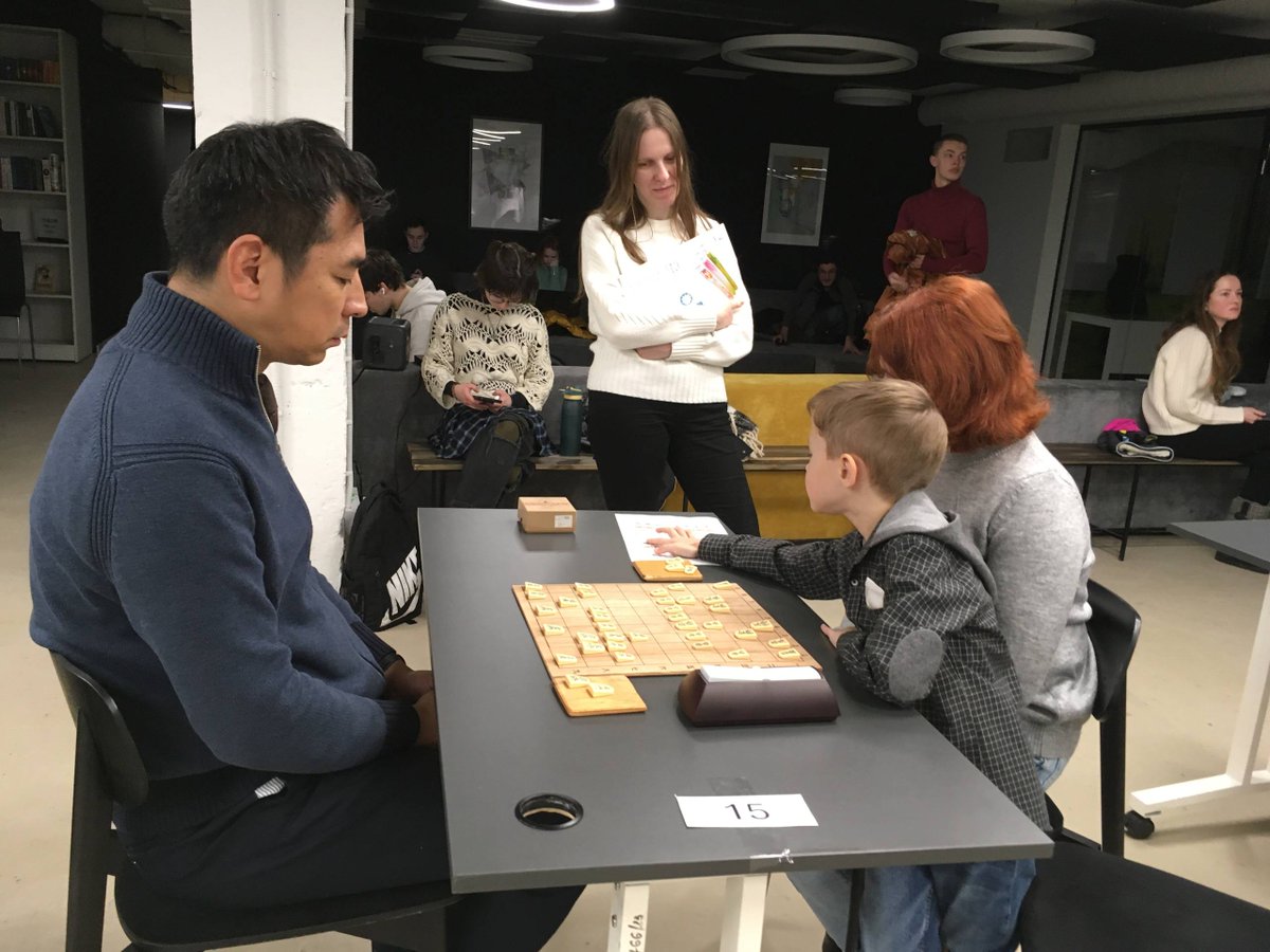 shogi_dojo's tweet photo. 2月7日、ウクライナで初めて駐ウクライナ日本国特命全権大使杯将棋大会の予選トーナメントを開催しました!🏆
30名以上の参加者が集まり、最強の4名の選手が決勝に進出しました。💪
ウクライナにおける将棋文化の普及に尽力されている主催者の皆様に心より感謝申し上げます。❤️

#ウクライナ #将棋 https://t.co/ymCZS641O1