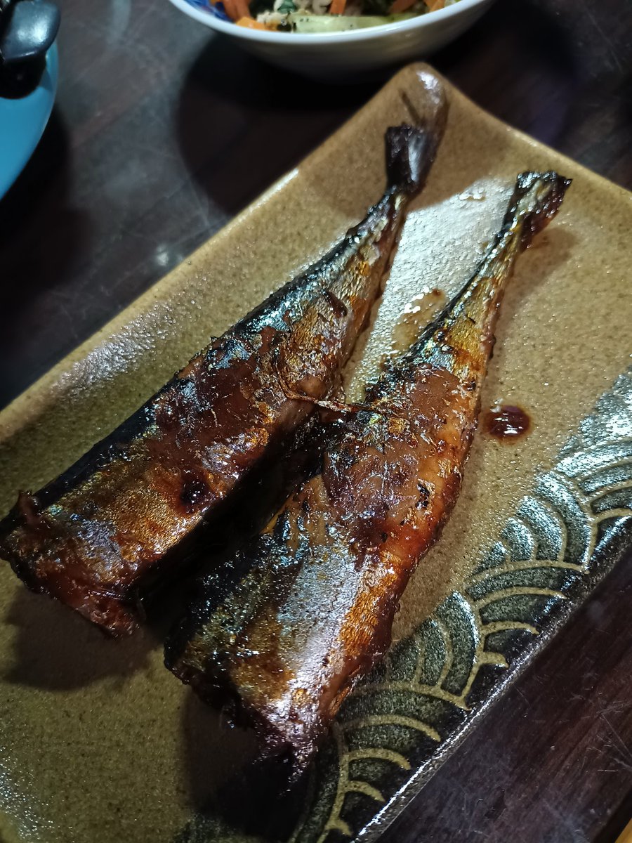 先日の夕ごはん

秋刀魚のワタ煮

鮭醤油味醂で骨まで柔らかく煮た秋刀魚は、ワタの味がしっかり入って美味しい。道場六三郎さんレシピ。