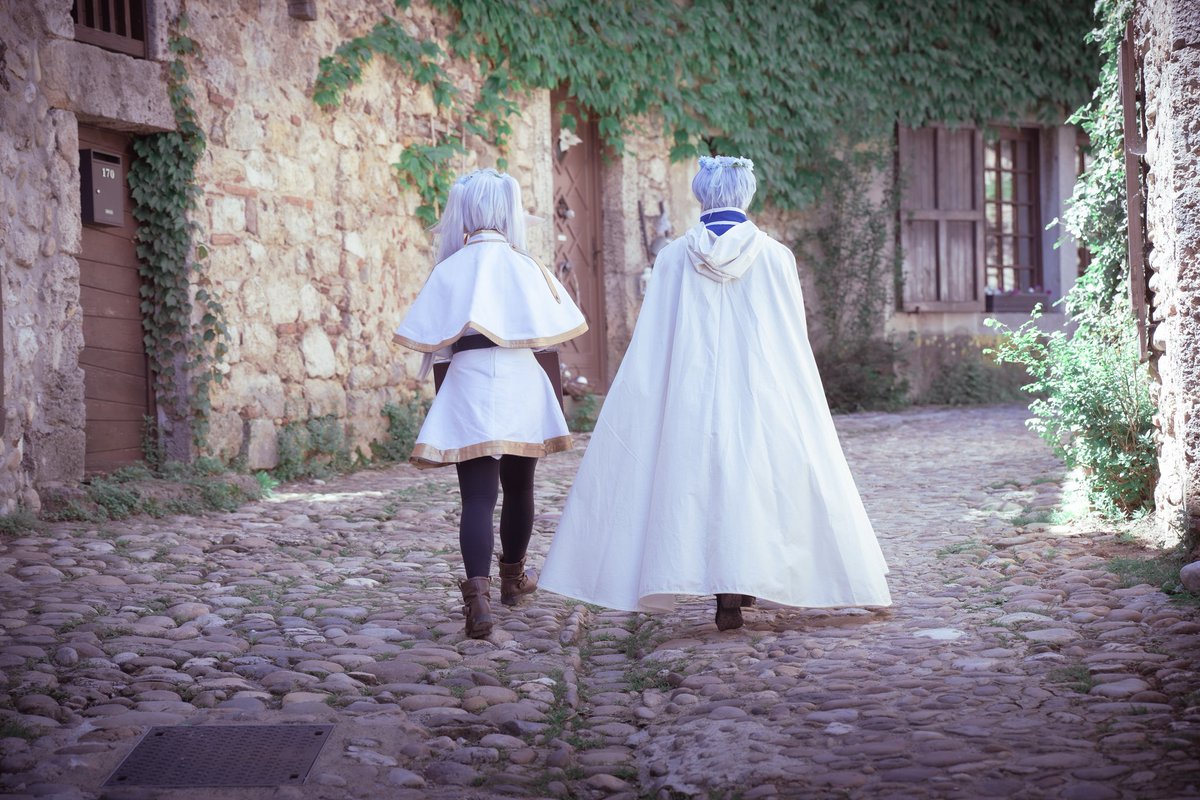 kanda_coser's tweet photo. Hi here 👋, 
it's been a long time that I haven't posted here 😅 sorry.
A bit of cosplay with Frieren.
Frieren by : Stilettorissac (IG)
Himmel by me 
Picture by : snowanderson_photo (IG)
Place : Pérouges (France)

#FrierenBeyondJourneysEnd #himmel #frierencosplay  
#frieren https://t.co/7jUSyH9MWG