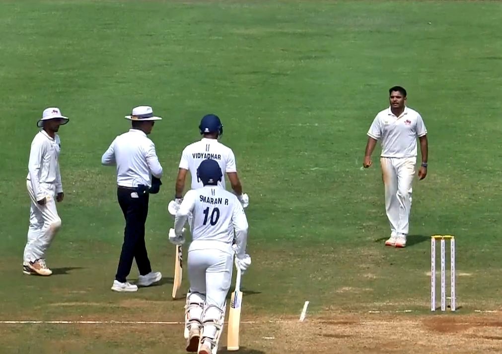 Vidhyadhar finished well 🤣🥳
Our Raichur Boy shown place to CSK deshpande 🤣
#RanjiTrophy