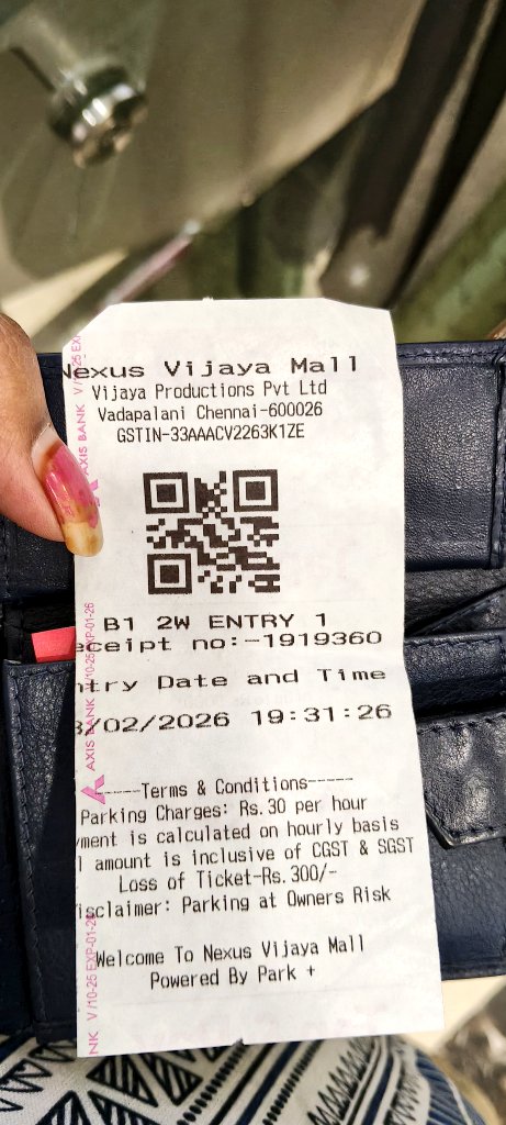 dariusdnu's tweet photo. If I'm parking at my own risk.. then why am I being charged?

Rs 30/hr for what?

PARKING AT OWNER'S RISK !

@chennaicorp @UpdatesChennai @ChennaiTraffic #PARKing isn't it a #scam ? https://t.co/A1gVrKWASz