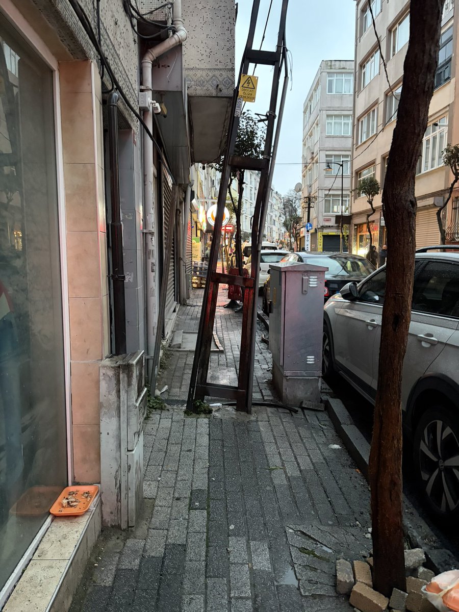 AzizCivan's tweet image. Mühendis burda yorumu kullanıcıya bırakmış. Feriköy/Şişli