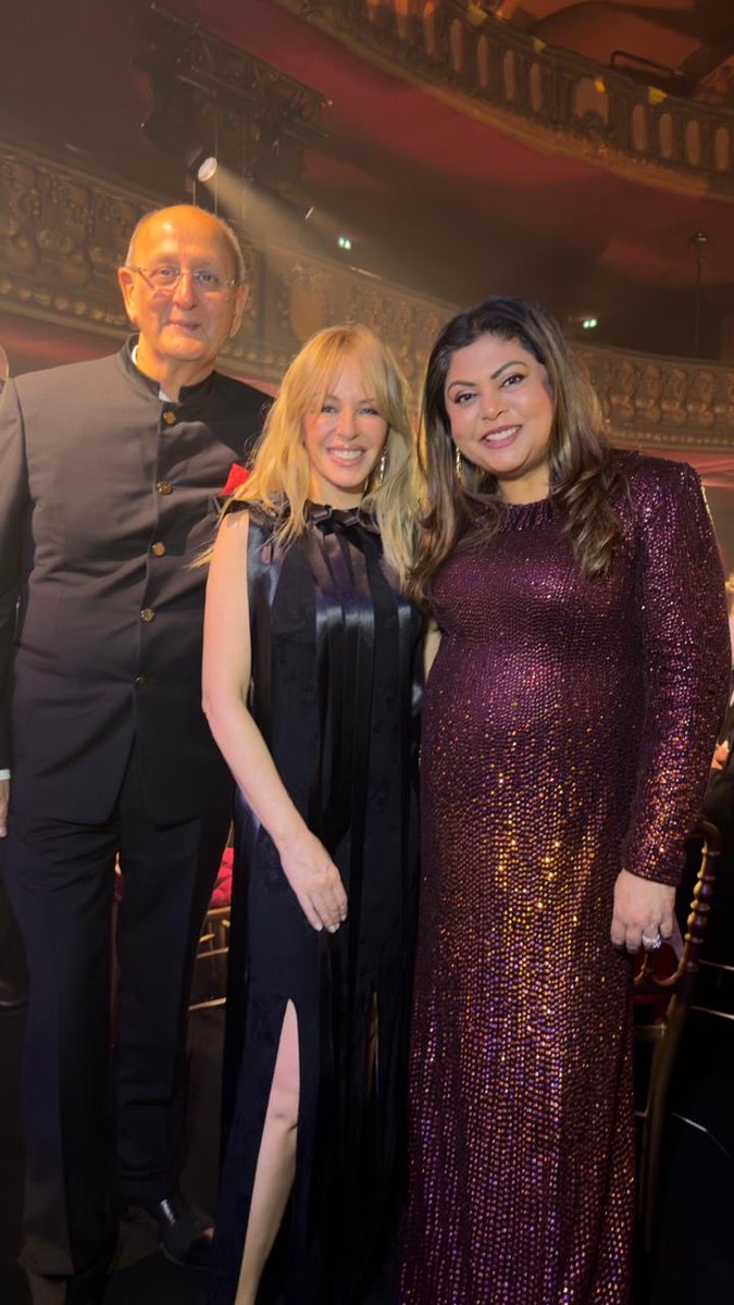 Hollaand's tweet photo. Can’t get you out of my head…was such a pleasure to meet you Kylie https://t.co/DQNdiq9Fdt