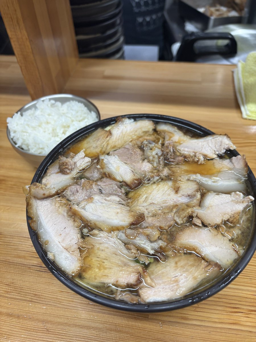 肉の日らしいので今日食べたチャーシューメン置いときます。