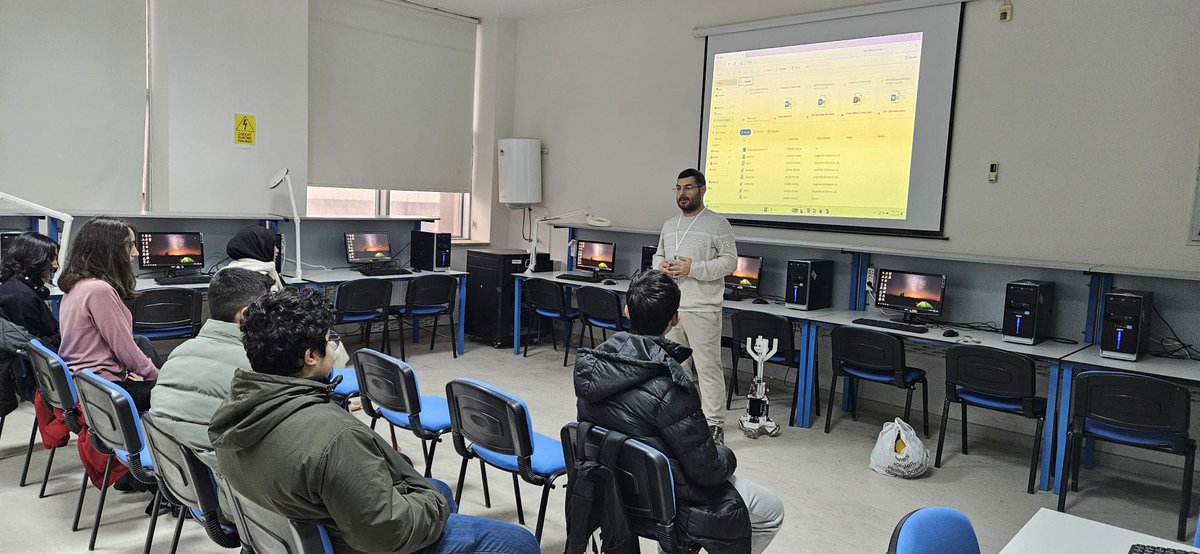 “Deprem Bölgesinde Gençlerle Robotik Kodlama” başlıklı ve ÜNİDES tarafından desteklenen projemizin ilk dersini Adıyaman Fen Lisesi Öğrencileri ile birlikte gerçekleştirdik. Destek veren kurum ve kuruluşlara teşekkür ederiz.
Eğitimler;
📍 Adıyaman Üniversitesi Elektrik-Elektronik