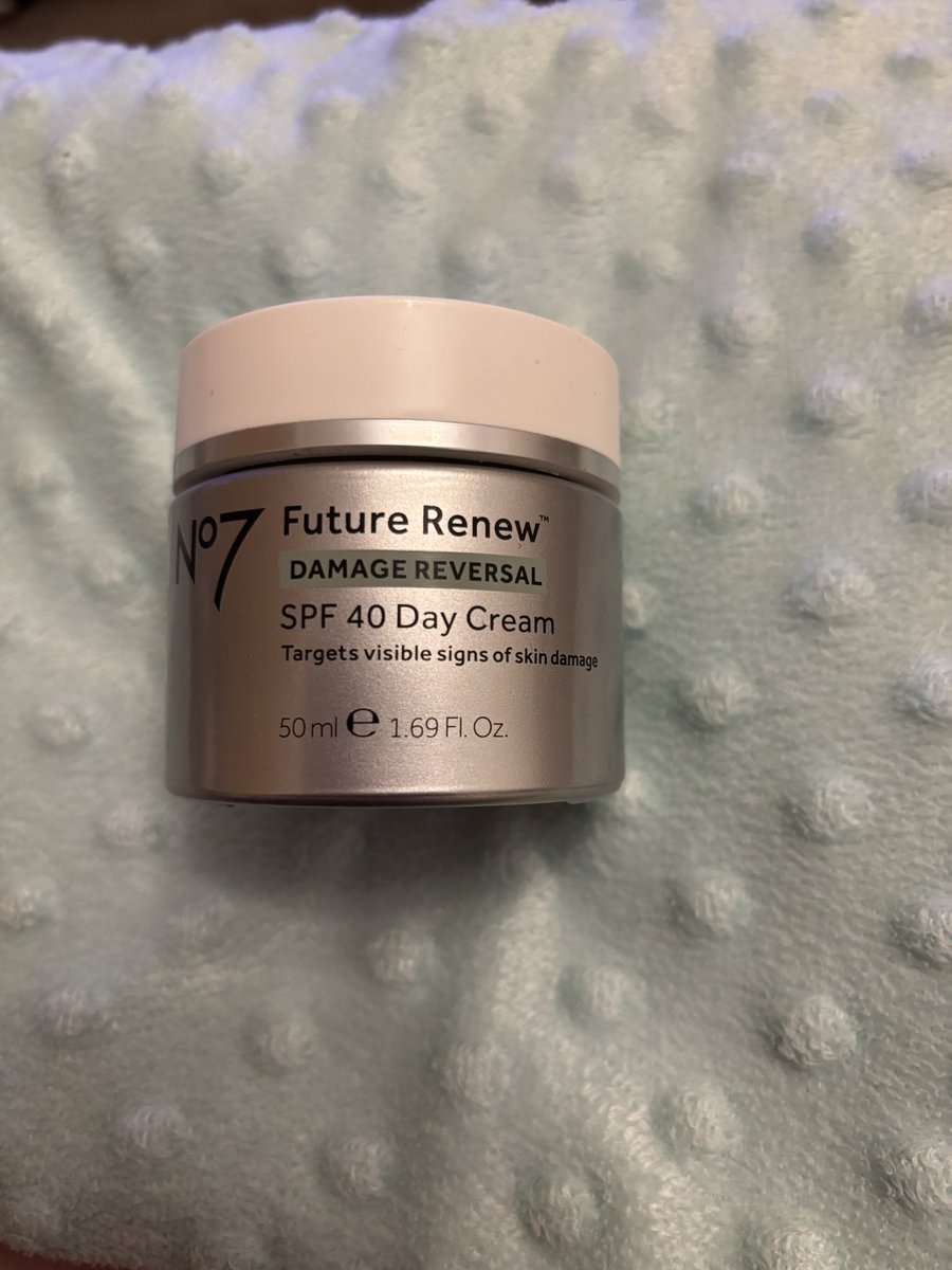 deejaypri's tweet photo. @BootsUK this has to be the worst cream of all like paste to put on. Have bought No7 for years no more https://t.co/BPPckoFf8L