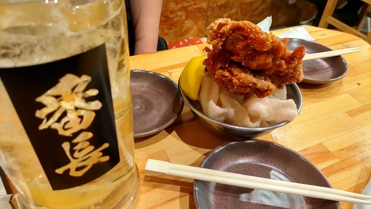 唐揚げ食べたくて、超からあげ番長へ
お通しで唐揚げが出てきたので既に満足