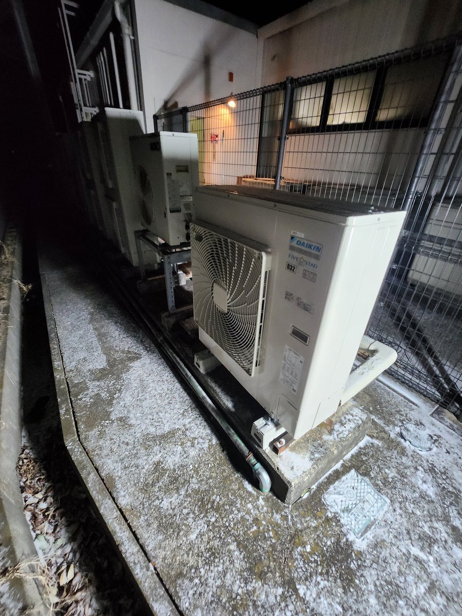 nsystem9's tweet image. -6℃の夜間工事。
頑張ってる人達が居るんです。感謝です。
つかマジで寒かった🤣