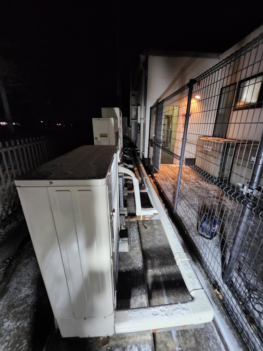 nsystem9's tweet image. -6℃の夜間工事。
頑張ってる人達が居るんです。感謝です。
つかマジで寒かった🤣