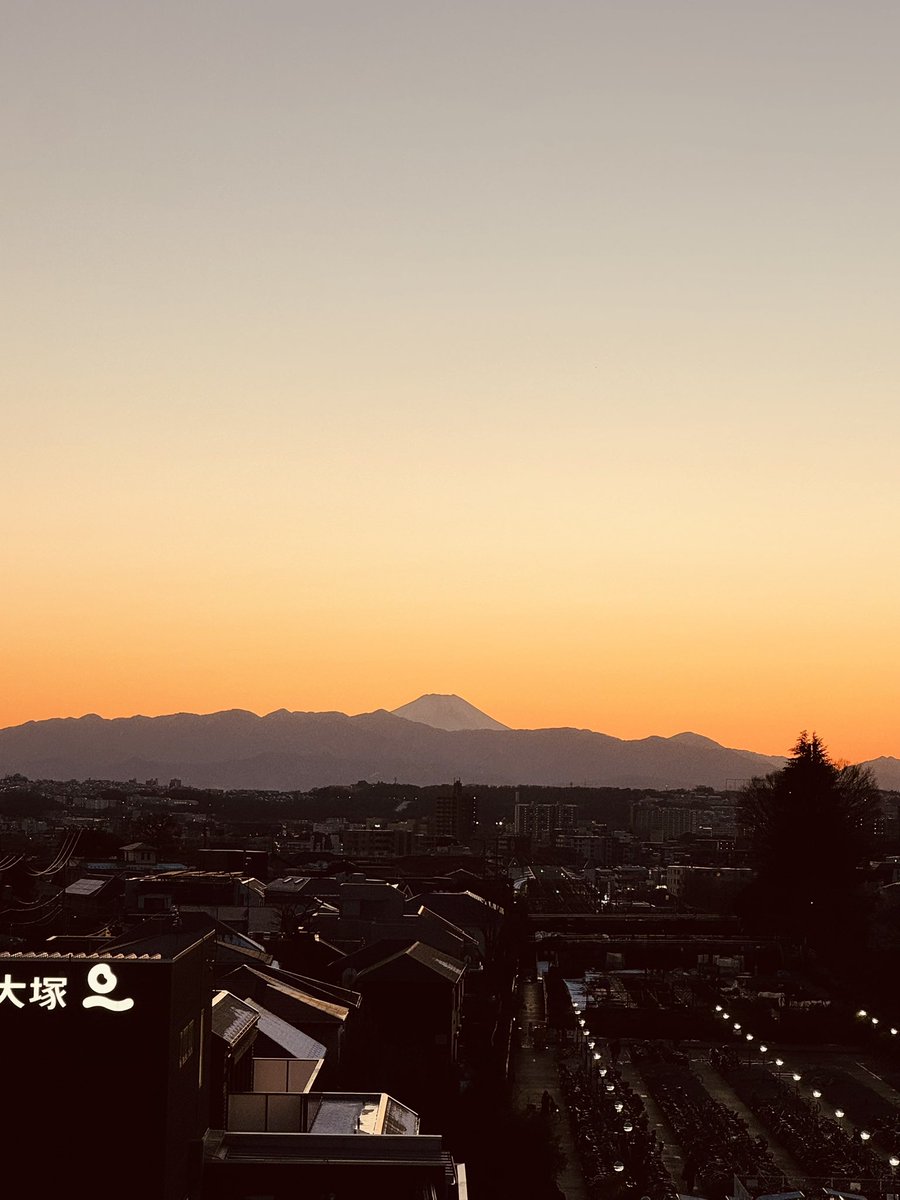 今日は快晴で空が美しいです😍

✻

#いま空
#今空
#富士山
#夕焼け