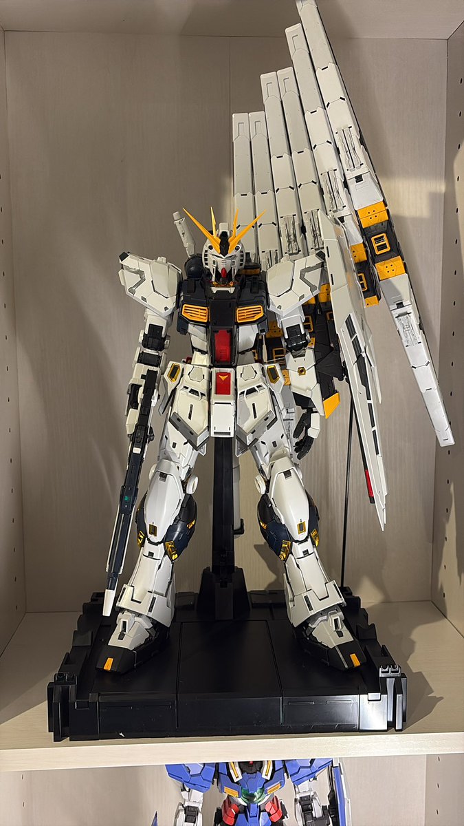 ApexHamady's tweet photo. #ガンプラ
台座あってもびみょーに傾くので、カーボンロッド刺しとくといい感じ https://t.co/foENEzX6xr