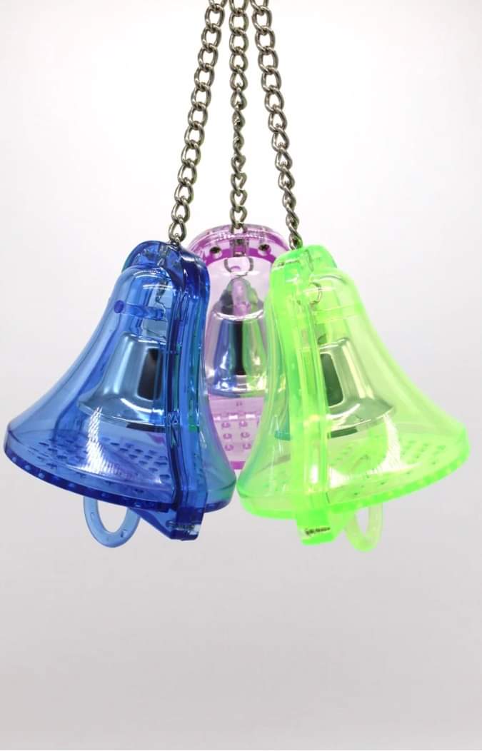 Parrotbox's tweet photo. 🔔 Built tough for busy beaks! Sweet Feet and Beak Indestructibells are made from the same material as bulletproof plexiglass - perfect for power chewers! 🦜 Available in small and large sizes. https://t.co/h1LCsljWBp https://t.co/3nntnezdPZ