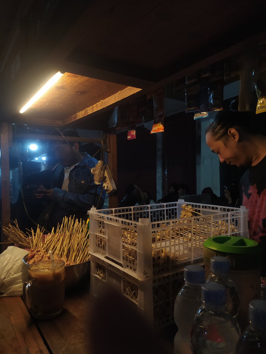 serasnim's tweet photo. sate jamurnya beneran enak, pantes rame https://t.co/45hQOsPCKE