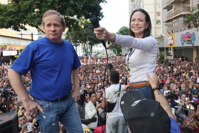 BREAKING:

The Maduro regime has released the opposition leader &amp; former deputy speaker of the Venezuelan Parliament Juan Pablo Guanipa from prison. He’s “Nr 2” after Maria Corina Machado

Just hours after his release, he was kidnapped by masked gunmen in Caracas as now missing