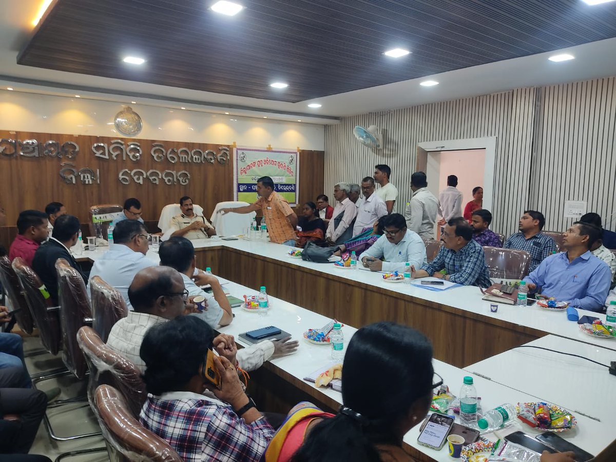 ଆଜି ତିଲେଇବଣି ବ୍ଲକ ପଞ୍ଚାୟତ ସମିତି  ସମ୍ମିଳନୀ କକ୍ଷଠାରେ ଜିଲ୍ଲାପାଳଙ୍କ ଯୁଗ୍ମ ଅଭିଯୋଗ ଶୁଣାଣି ଶିବିର ଅନୁଷ୍ଠିତ ହୋଇଯାଇଛି । ଜିଲ୍ଲାପାଳ କବିନ୍ଦ୍ର କୁମାର ସାହୁ ଯୋଗଦେଇ ୧୨ ଟି ଅଭିଯୋଗ ଗ୍ରହଣ କରିବା ସହ ଆବଶ୍ୟକ ପଦକ୍ଷେପ ନେବା ପାଇଁ ବିଭାଗୀୟ ଅଧିକାରୀ ମାନଙ୍କୁ ନିର୍ଦ୍ଦେଶ ଦେଇଥିଲେ । <a href="/CMO_Odisha/">CMO Odisha</a> <a href="/IPR_Odisha/">I & PR Department, Odisha</a>