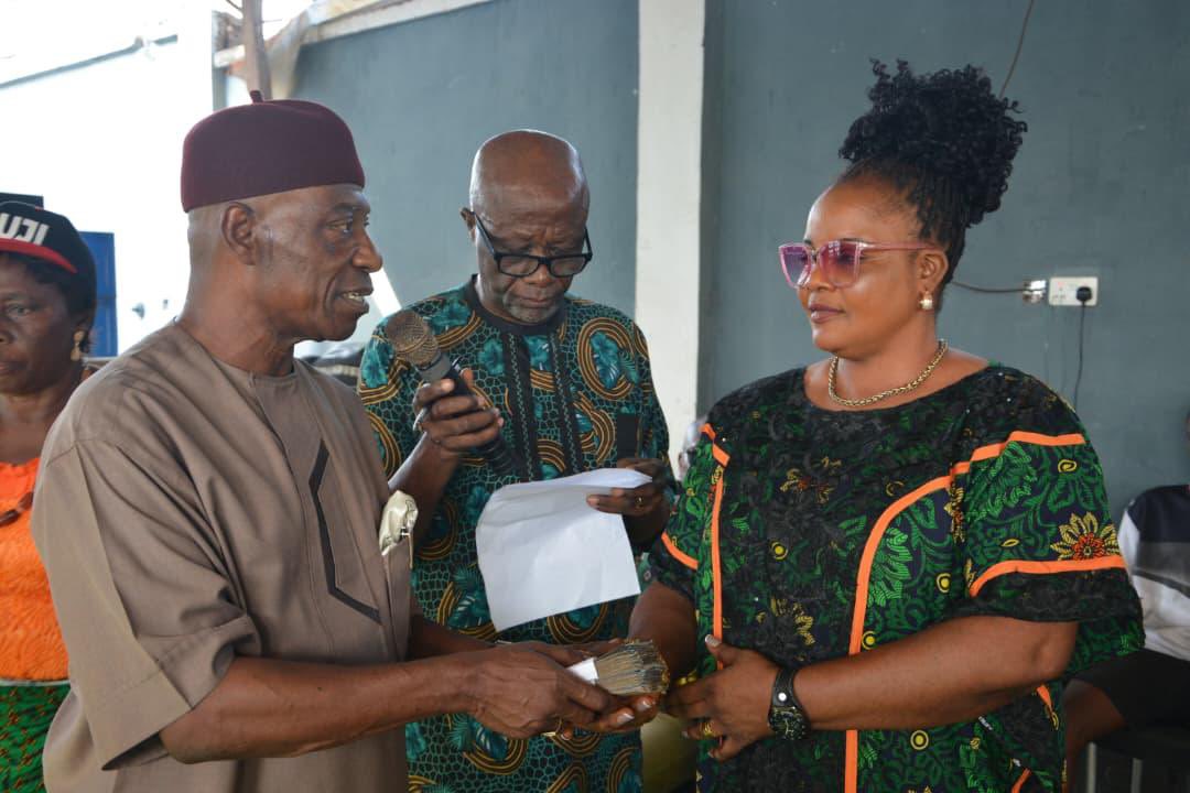 ChimaAnyaso's tweet photo. It brings me immense joy whenever I can bring a smile to the faces of others.

On Friday, February 6, 2026, our organization, CHIMA ANYASO FOUNDATION, in collaboration with OFUJI MOVEMENT, provided support to over 100 small-scale traders across the Bende Federal Constituency, granting each ₦200,000 to bolster their enterprises and assist their families.

By empowering small businesses, we strengthen our communities.

May we continue to progress together.

CDA
Ofuji Ndị Igbo