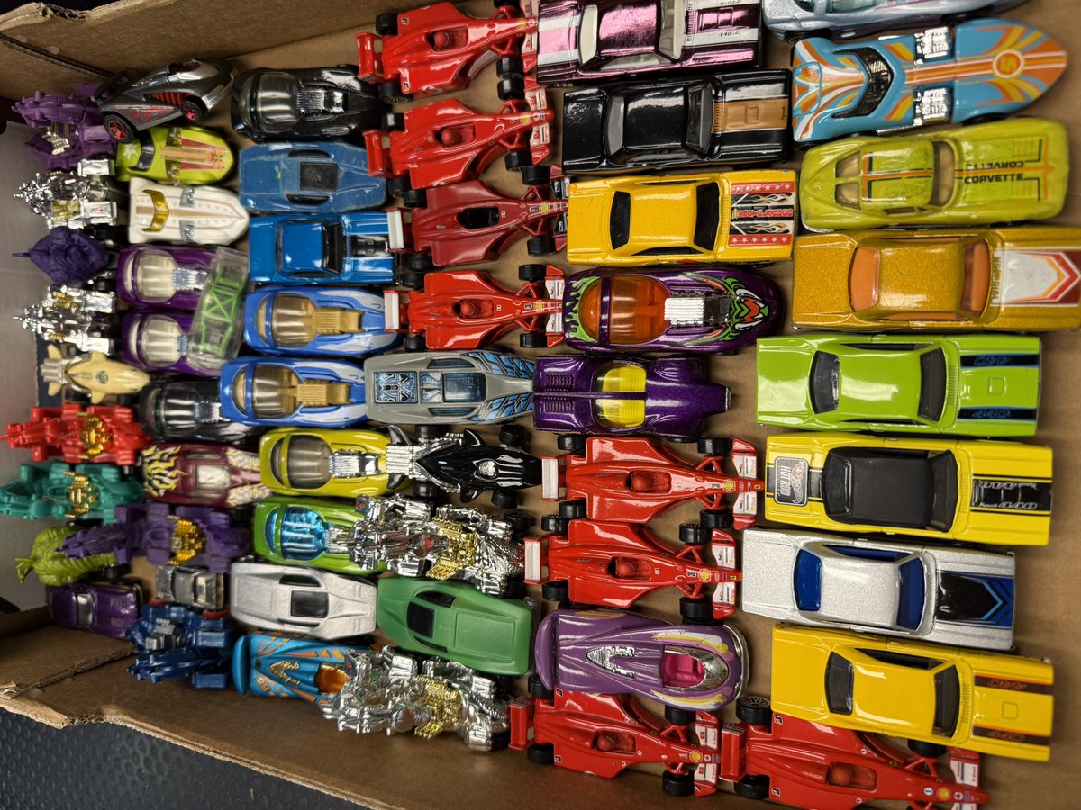 cars_tiny's tweet photo. Sono arrivate altre centinaia di Hotwheels da Tiny Cars! #tinycars #hotwheels #mattel #scale164 #diecast https://t.co/zl7ODCYOHg