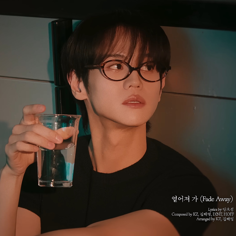 celeb_wish_list's tweet photo. ❏ WHO : #Highlight #하이라이트 #양요섭
❏ WHERE : Youtube 'OFFICIAL HIGHLIGHT' - 양요섭(YANG YOSEOP) THE 3rd MINI ALBUM [Unloved Echo] HIGHLIGHT MEDLEY
❏ BRAND : #MUUT #뭍
❏ ITEM : G.LAB 08 C10DM
❏ 출처 : Youtube 'OFFICIAL HIGHLIGHT' https://t.co/ZX296G13Eo
