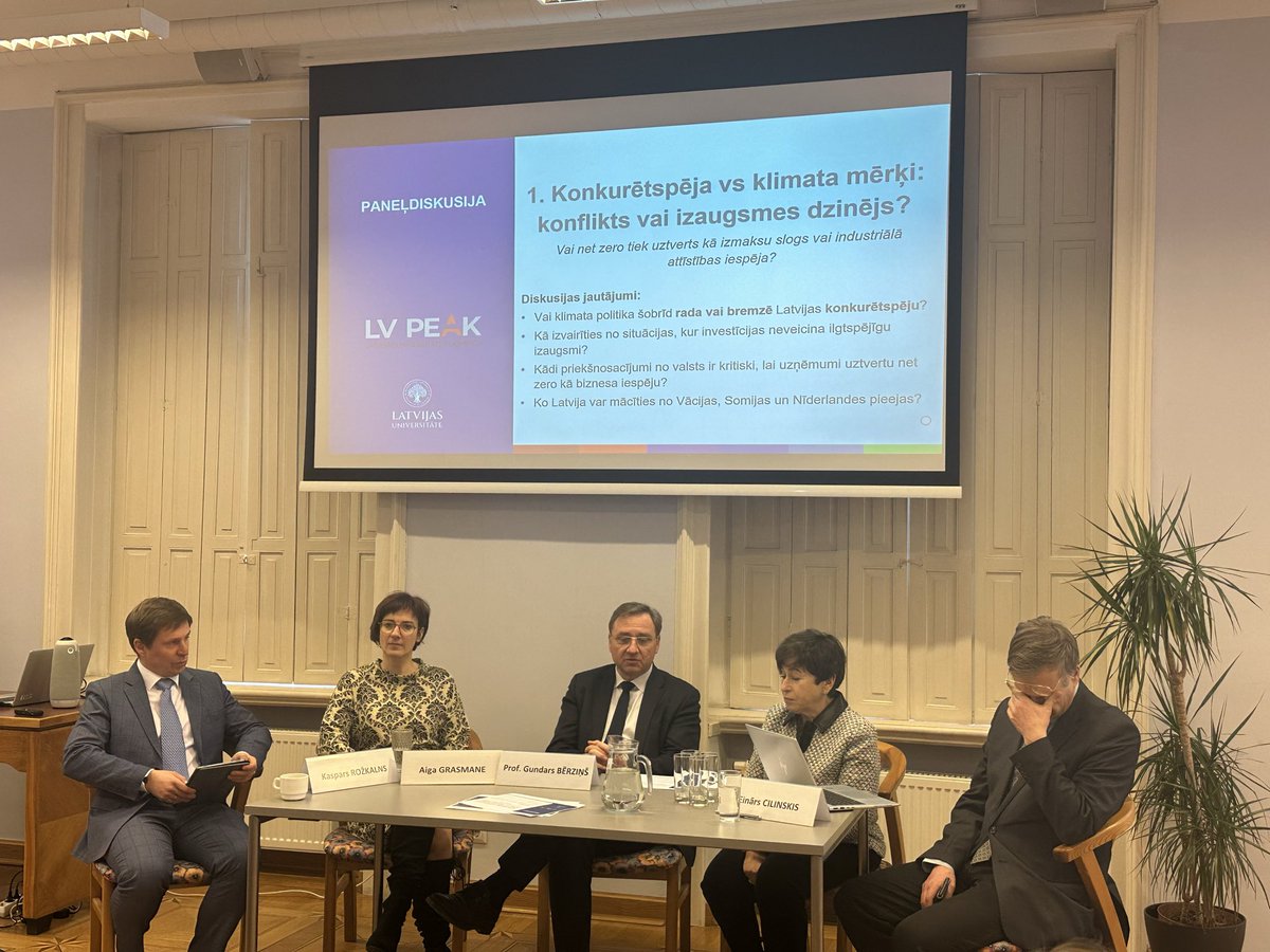 TheRedJackets tweet media