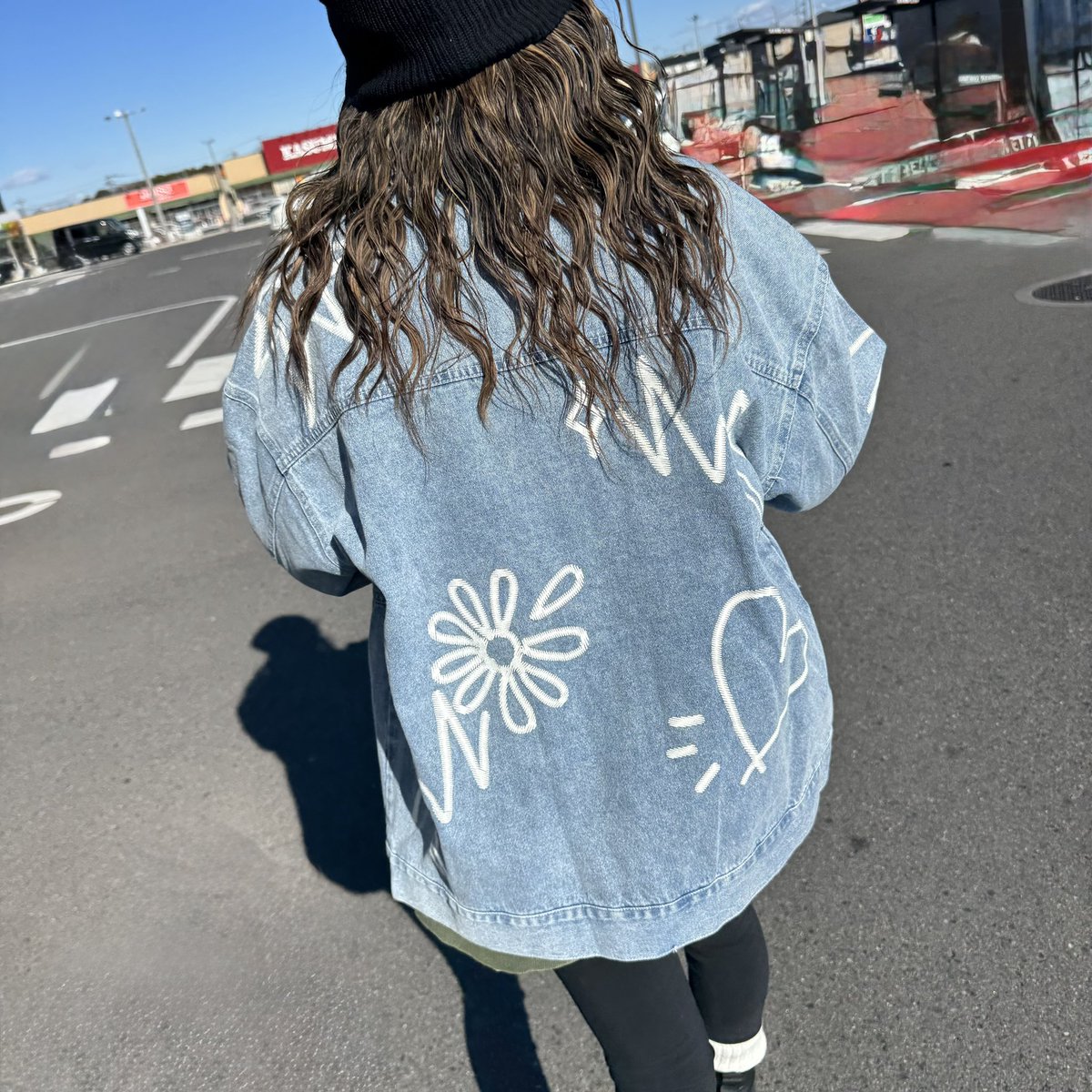 copine_select's tweet photo. 刺繍ライクなラクガキプリントが可愛いデニムジャケット🩷

#デニムジャケット

https://t.co/oyvydeLzWH

#ロゴスウェット
https://t.co/0DeAv4UWYg

#レギパン
https://t.co/QK8j3tMEOL

#denim #casualfashion  #sneakers  #nike #sweat #copine #onlineshop https://t.co/zPsanvMlAn