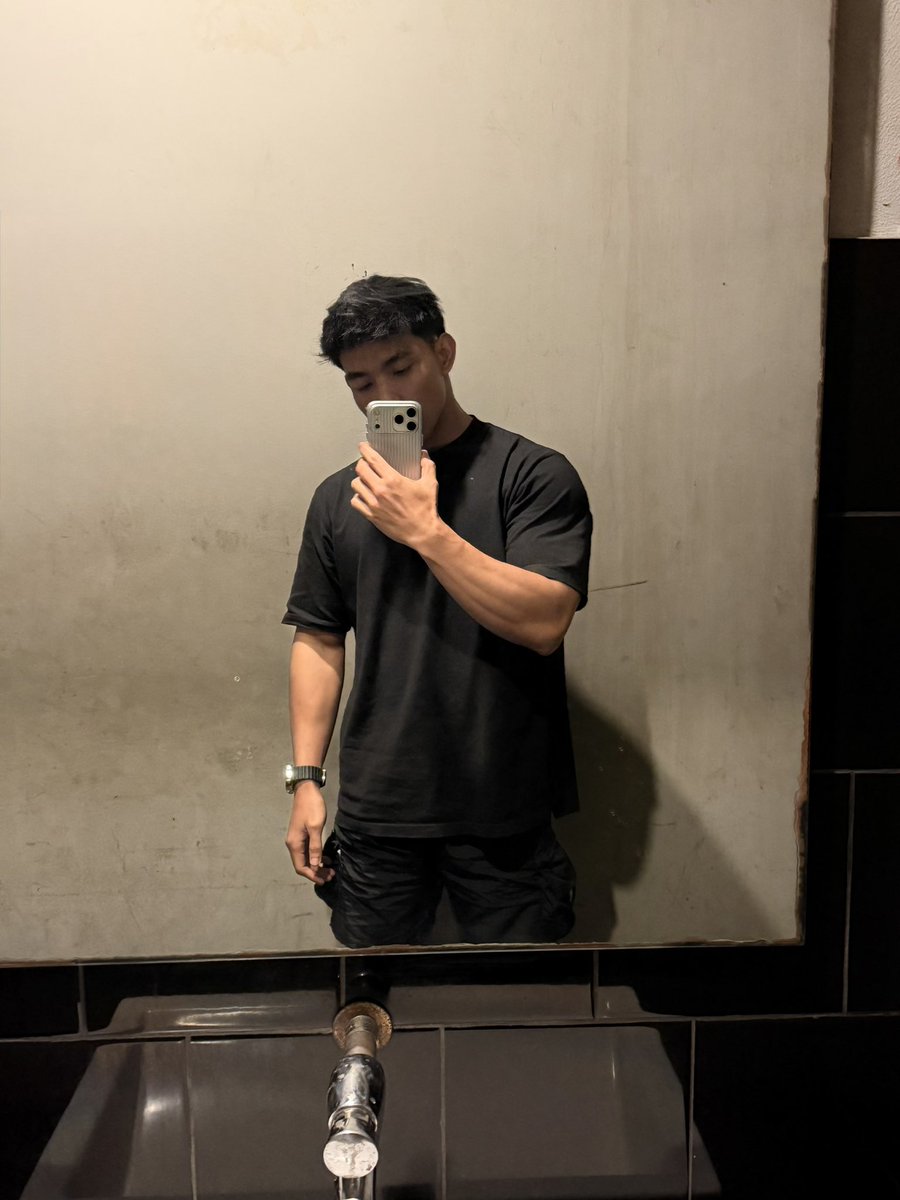 rizals599's tweet photo. mode nongkrong atau mode gym 🫦 https://t.co/DBVaNsikzx