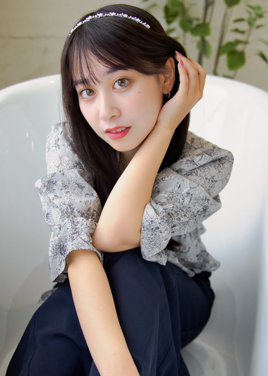 【写真展出展作品のご紹介】
#秘密の写真展 Ⅻに出展した作品をご紹介します🥰
[A3枠]
・河瀬 瑠莉 さん（<a href="/Ruri_Fleur_/">河瀬瑠莉_Fleur</a>）
初めまして撮影時の作品を展示しました🥰撮影会参加後にわざわざ来展してくれて、会えませんでしたが作品にサインしてもらえて嬉しかったです😂また展示したいです😍