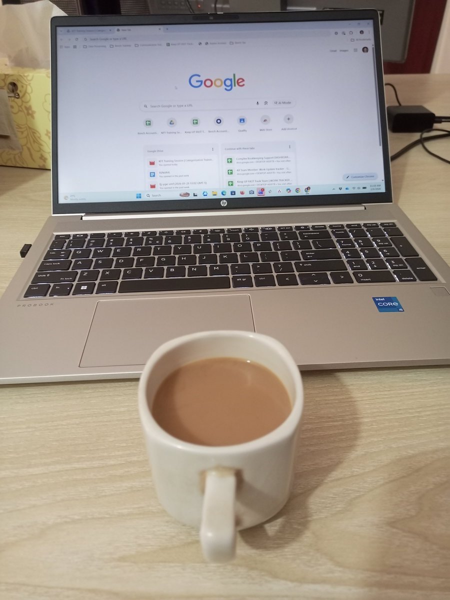 itslazaf's tweet photo. Negotiating with my brain to start working while the caffeine does its thing. ☕️⚡️
Is it Friday yet, or are we still on "First Cup" time? #MondayBlues  #CoffeeFirst https://t.co/LskUmeLoCj