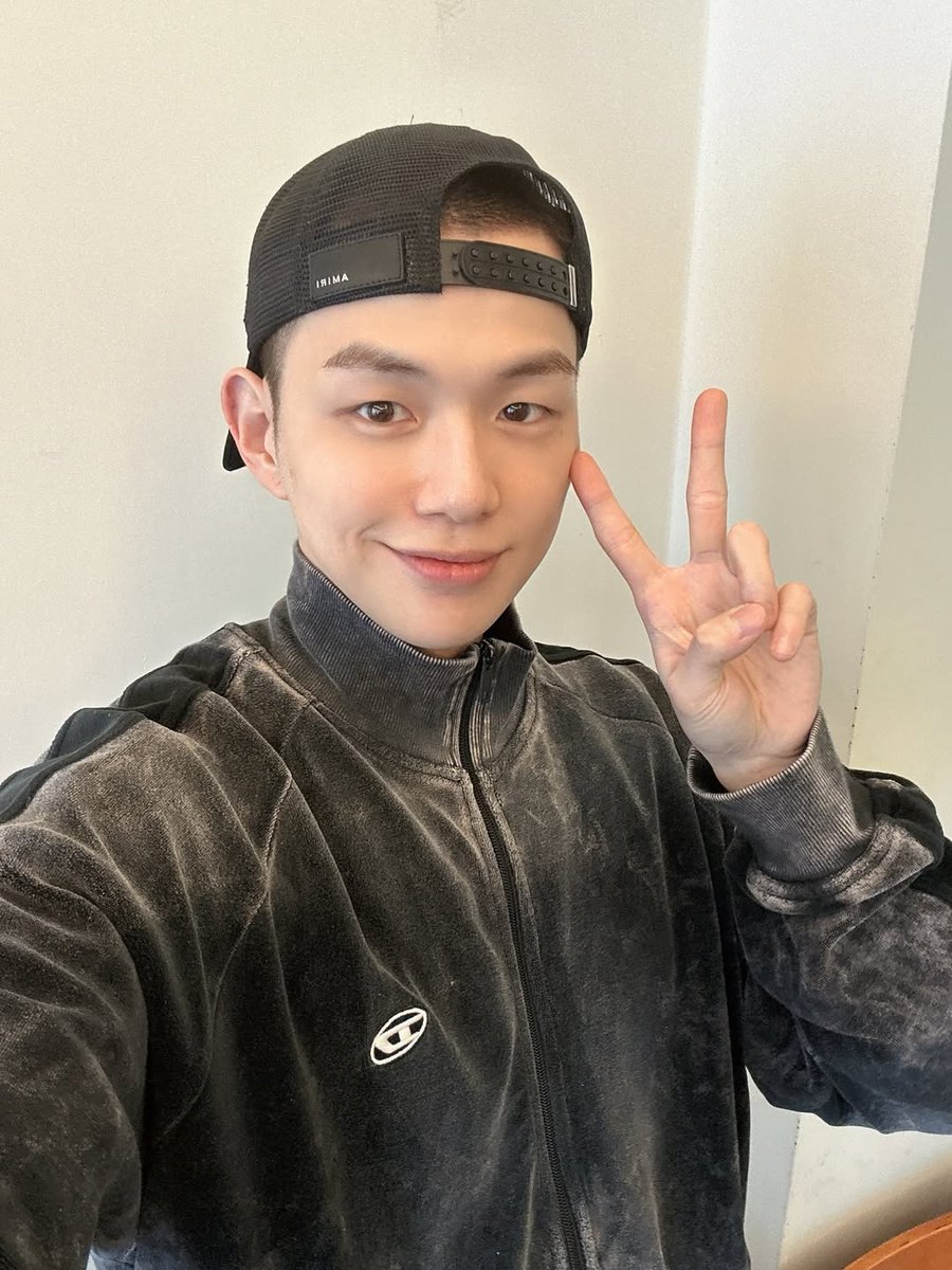 ABSCBNNews's tweet image. SERVE WELL, KANG DANIEL!

South Korean idol Kang Daniel shared a final snapshot before officially enlisting as an active-duty soldier on Monday, February 9.

Fans flooded the comments with love and support, sending their best wishes for his health and success during his time in…