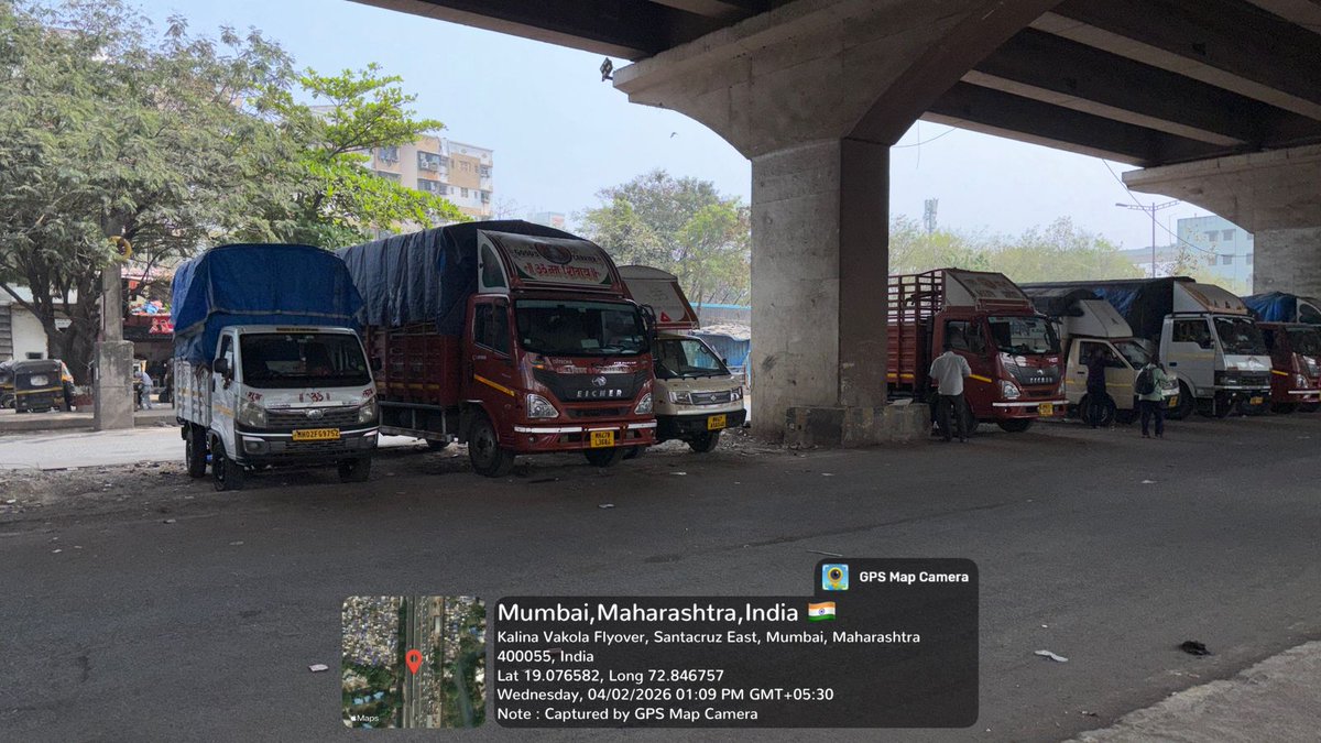 Amitshah301198's tweet photo. तक्रार देऊनही जर कारवाई होत नसेल तर नियम कोणासाठी?
वाकोला फ्लायओव्हरखाली मोठ्या प्रमाणावर अवैध ट्रक पार्किंग सुरू आहे.
आरटीओ आणि ट्रॅफिक विभाग कृपया जबाबदारी घ्या.
@mahatransport @MumbaiPolice
@DGPMaharashtra
@MumbaiRTO
#WakeUpAuthorities #TrafficNuisance #SantacruzEast https://t.co/WEAwpKV6hg