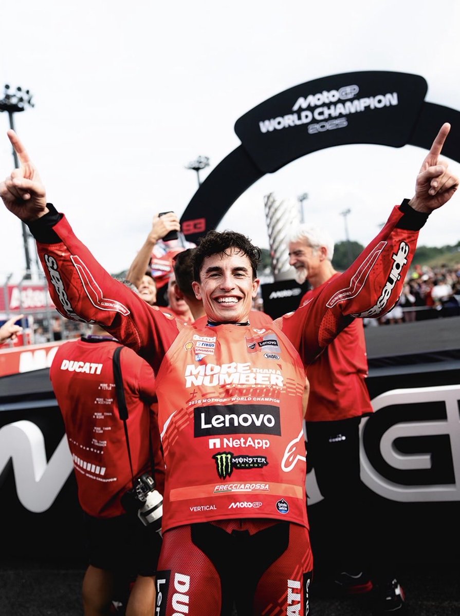 villa_7theend's tweet image. “Imagínate ser Español y no tener a nadie que te represente mundialmente”
(Eres mexicano y del barsa)