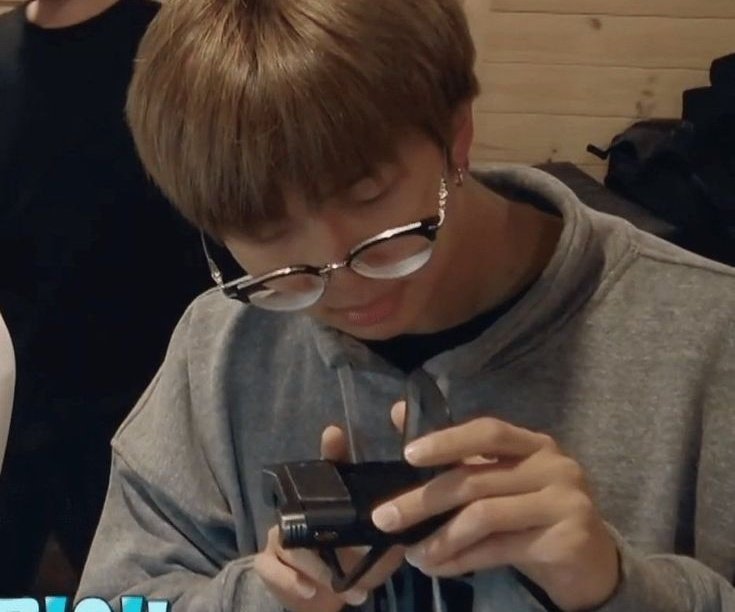 Namjoon goes 🤏🎀 when he focuses -