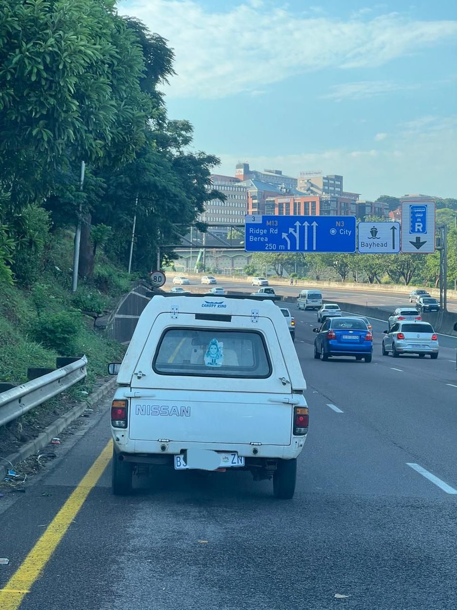 _ArriveAlive's tweet image. How many drivers know their vehicles MUST have an emergency triangle and, in a breakdown, must be placed more than 45m from the vehicle!!?     

tinyurl.com/2aun3kho 

#ArriveAlive #EmergencyTriangle #VehicleBreakdown