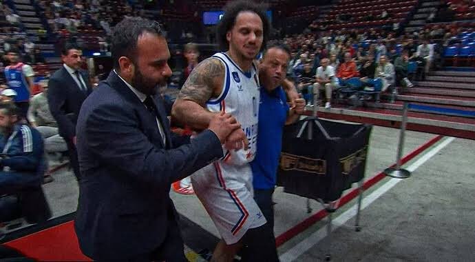Larkin ile ilgili bomba bir haber öğrendim. Pao ile Larkin’e karşılık Tj Shorts ve Grigonis takası konusunda anlaşılmış ancak Larkin son anda sakatlanınca iş yatmış. Az daha kurtuluyormuşuz baş belasından. Gel de kahrolma. Neyse en azından Larkin’den kurtulma niyeti olması güzel