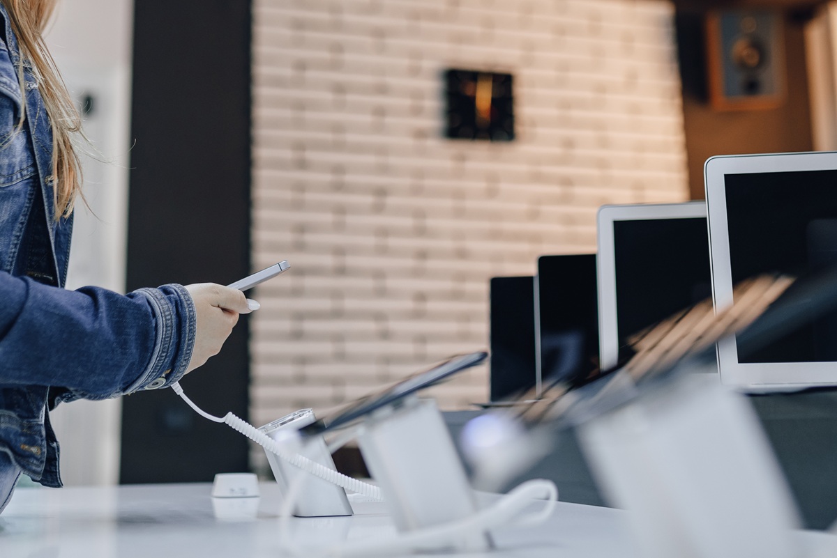 🔌♻️Comprar con criterio también cuida el planeta.

Elige aparatos duraderos, repáralos siempre que puedas y recicla tus RAEE correctamente cuando finalicen su vida útil.

Lee el blog completo en👉 raeeandalucia.es/actualidad/con…

#RAEEAndalucía #ReciclajeResponsable #EconomíaCircular