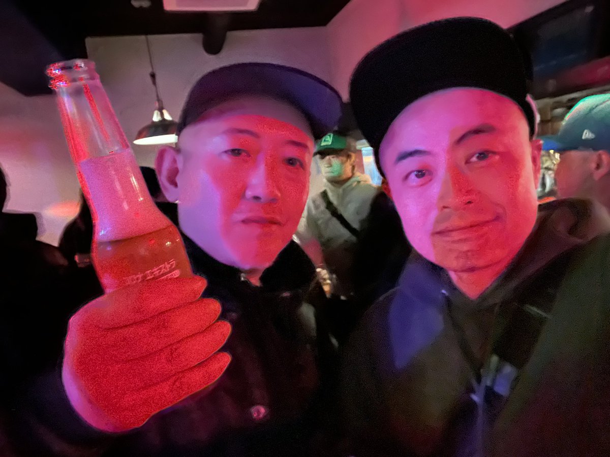 今東京にいらっしゃるFREEZさんご無沙汰でした！2021年のマエシンくんのパーティ以来、アンダーグラウンドキングと再会。オーラ感じました
